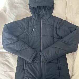 Under Armour Women Medium Black Hooded Puffer Jacket (fitted)